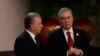 Özbegistanyň prezidenti Şawkat Mirziýoýew (çepde) we Türkmenistanyň Halk Maslahatynyň başlygy Gurbanguly Berdimuhamedow