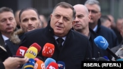 Milorad Dodik speaks to the media in front of the Court of Bosnia-Herzegovina in Sarajevo on December 6 after the trial was posponed. 