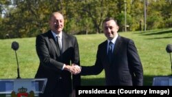 აზერბაიჯანის პრეზიდენტი ილჰამ ალიევი და საქართველოს პრემიერ-მინისტრი ირაკლი ღარიბაშვილი. თბილისი. 8 ოქტომბერი, 2023 წელი 
