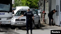 Pikëkalimi kufitar mes Kosovës dhe Serbisë në Jarinje, në veri të Kosovës. Fotografi ilustruese nga arkivi. 