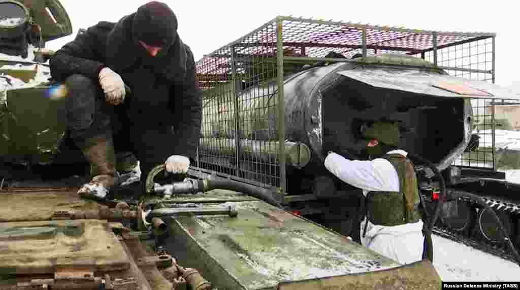 The same fuel truck also has wire mesh fitted to its tank, apparently in an effort to protect it from drone-dropped bomblets. 
