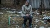 Анна біля знищеного будинку, Авдіївка, 27 березня 2017 року