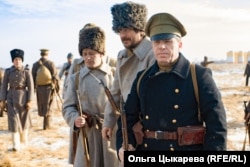 Military reenactors relax between clashes.