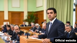 Писари калонии президент Рустами Эмомалӣ