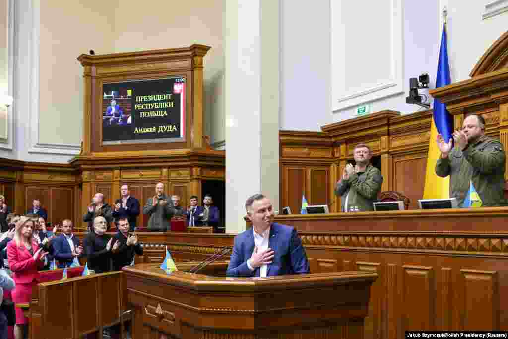 «Після Бучі, Бородянки, Маріуполя не може бути повернення до business as usual із Росією, шановні пані та панове президенти і прем’єр-міністри, депутати всіх парламентів світу. Чесний світ не може цього зробити і перейти до порядку денного над злочином, агресією, топтанням основних принципів», – закликав політик
