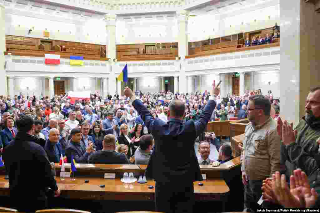 Півгодинний виступ президента Польщі Анджея Дуди багато разів переривався на оплески