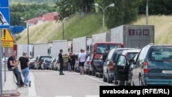 Чарга на мяжы Беларусі і Польшчы. Архіўнае фота