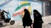 "Nažalost, umrla je i njeno tijelo je premješteno u ured medicinskog istražitelja", izvijestila je iranska državna televizija.(Foto: Teheran 22. januara 2022.)