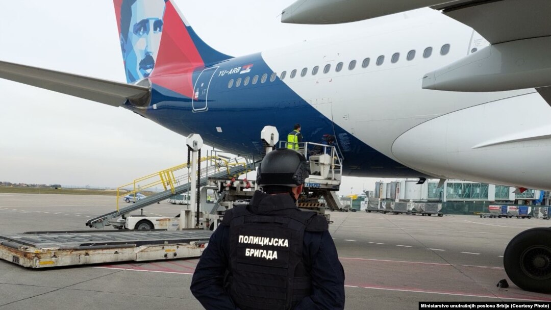 Proveravanje aviona koji je trebalo da leti iz Beograda za Moskvu, 15. februar 2022. 