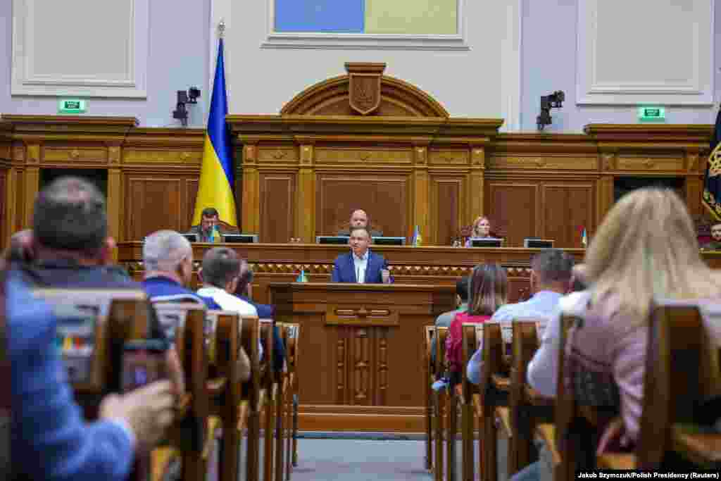 Президент Польщі Анджей Дуда висловив готовність підтримувати Україну. «Я особисто не спочину, поки Україна не стане членом Єропейського союзу в повній мірі цього слова», – пообіцяв він