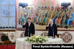 Hytaý halk respublikasynyň başlygy Si Szinpin we rus prezidenti Wladimir Putin Kremlde geçirilen çärä gatnaşýar. Moskwa, 2023-nji ýylyň 21-nji marty