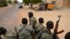 Soldați malieni reintră în orașul Timbuktu, ocupat pentru zece luni de islamiștii radicali
