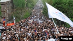 Armenia - Supporters of the Prosperous Armenia Party attend an election campaign rally in Yerevan, 03May2012.