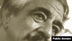 آقای رییس دانا می گوید که زیر فشار، مراسم بزرگداشت احمد شاملو متوقف شد.