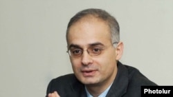 Armenia -- Levon Zurabian, coordinator of Armenian National Congress at a press conference. 05Apr2011 