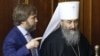 Народний депутат від «Опоблоку» Вадим Новинський (ліворуч) і глава УПЦ (Московського патріархату) Онуфрій у парламенті України. Київ, 27 листопада 2014 року
