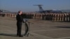 Орусиянын президенти Владимир Путин орус күчтөрүнүн алдында, Хмеймим аба базасы, 11-декабрь.