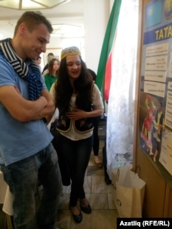 Алинә Татарстан, татарлар турында сөйли