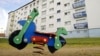 Moldowada kanun çykaryjylar ýaşy 15-den aşak çagaralara edilýän jynsy zorlugy mejbury himiki kastrasiýa (derman sanjyp agta etmek) bilen jezalandyrmaly diýip ses berdiler.