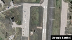Satelitski snimak Google Eartha iz 2022. godine prikazuje vazduhoplovnu bazu Rogačevo na ruskom arhipelagu Novaja zemlja, nedaleko od raketnog poligona Pankovo.
