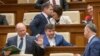 În Parlament, înaintea votului privind demisia guvernului Streleț