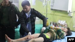 Дар натиҷаи ҳамла даҳҳо зану кӯдак ҳам ё кушта шуданд ва ё осеб диданд.