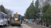 В городе Джизаке асфальтируют дороги перед возможным визитом президента Шавката Мирзияева.