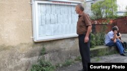 Проверка в восточных районах Абхазии закончена, сейчас она ведется в Гагрском, Гудаутском, Сухумском и Гулрыпшском районах. И там тоже обнаружены серьезные нарушения
