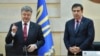 Президент України Петро Порошенко (ліворуч) та Міхеїл Саакашвілі. Архівне фото