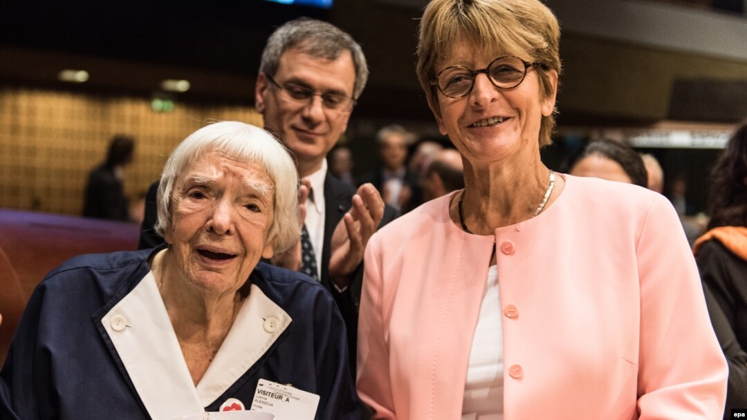 Ljudmila Aleksejeva prima nagradu Valclav Havel u Strazburu, 28. septembar 2015.