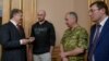 Зліва направо: президент України Петро Порошенко, російський журналіст Аркадій Бабченко, голова СБУ Василь Грицак та генпрокурор України Юрій Луценко. Київ, 30 травня 2018 року