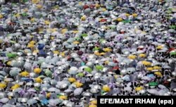 Muslim worshippers gather outside Namrah Mosque during the Hajj pilgrimage in Arafat, near Mecca, Saudi Arabia on August 31