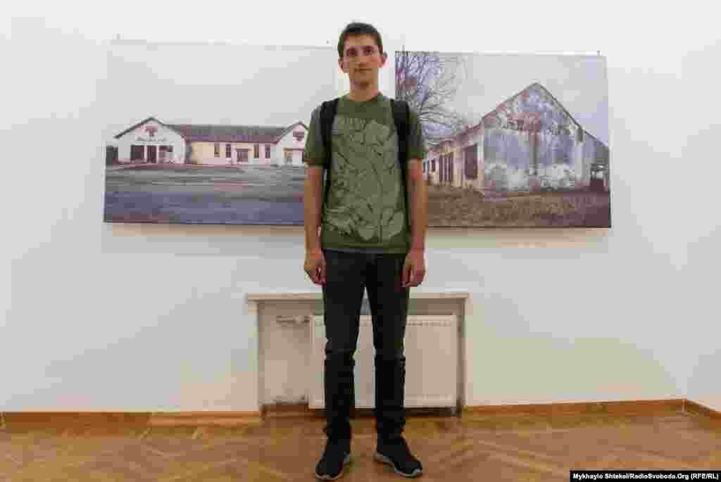 Хорватський фотограф Боян Мрдженович представив на бієналі серію «Майбутнє». Кілька років він фотографував закинуті магазини радянських часів. Мережа працювала на території усієї колишньої Югославії, до складу якої входила і Хорватія, але припинила своє існування після війни за незалежність і відмови від системи соціалістичної економіки. Будівлі стоять пустими, каже Мрдженович.