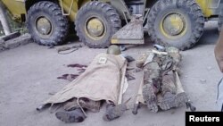 Тела солдат правительственных войск в Хороге, 24 июля