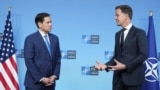 ABŞ-nyň döwlet sekretary Marko Rubio (çepde) Brýusselde NATO-nyň baş sekretary Mark Rýutte bilen gepleşýär. 3-nji aprel