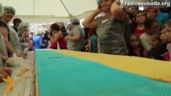 Кияни виготовили торт у кольорах прапора України