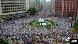 Hefazat-e Islam activists rally in Dhaka on May 5.