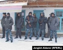 Милиция в селе Андарак, 30 декабря 2011г.