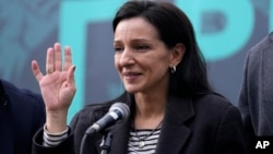 On December 30, Marinika Tepic briefly addressed the crowd at a protest against alleged election theft in downtown Belgrade, after which she went to the hospital.