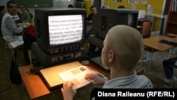 Monitoare speciale pentru tinerii handicapați