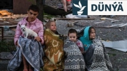 Çagalar 28-nji awgustda Kiýewde rus raketa hüjüminiň bolan ýerinde. 