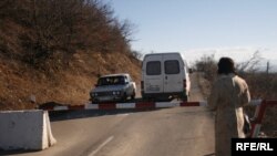 Родственники пытаются найти своих близких, используя случайные и альтернативные источники, но на них надежды мало