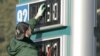 В то время, пока цены на нефть на мировых площадках падали, в России подскочили цены на бензин, хотя нефтяники оправдывают их рост именно подорожанием нефти в мире
