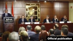 Президент Армении Серж Саргсян обращается с приветственной речью к участникам армяно-австрийского бизнес-форума, Ереван, 26 июня 2012 г․