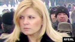 Elena Udrea la cimitirul erorilor români din s.Ţiganca, R.Moldova, ianuarie 2010