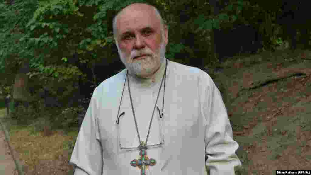 Părintele Vasile Ciobanu de la biserica Sf. Nicolae din satul Costeşti, raionul Ialoveni