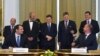 Українська та словацька делегації підписують угоду про початок реверсу газу, Братислава, квітень 2014 року