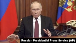 Президент России Владимир Путин выступает с обращением относительно полномасштабного вторжения в Украину. Москва, 24 февраля 2022 года. Скриншот с видео