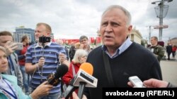 Мікалай Статкевіч, архіўнае фота