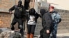 Одна из задержанных женщин, Ереван, 25 ноября 2015 г. 